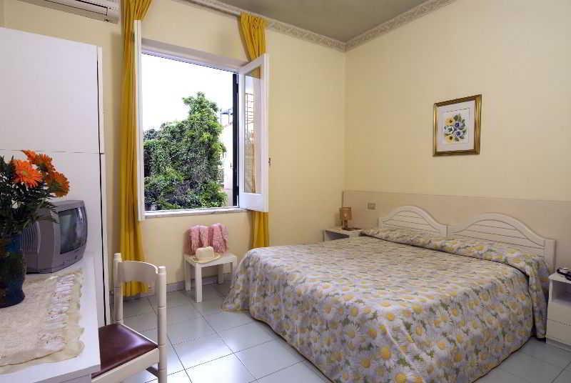Villa Diana - Beach & Rooms Ischia Zewnętrze zdjęcie