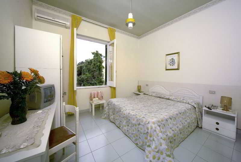 Villa Diana - Beach & Rooms Ischia Zewnętrze zdjęcie